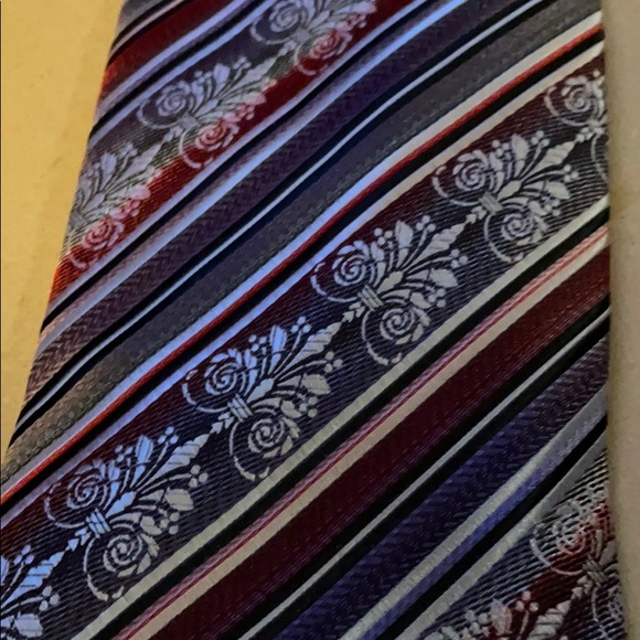 Tie - Picture 2 of 5